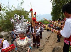<b>苗族汇聚兴文石海 苗族花山节揭幕（图）</b>